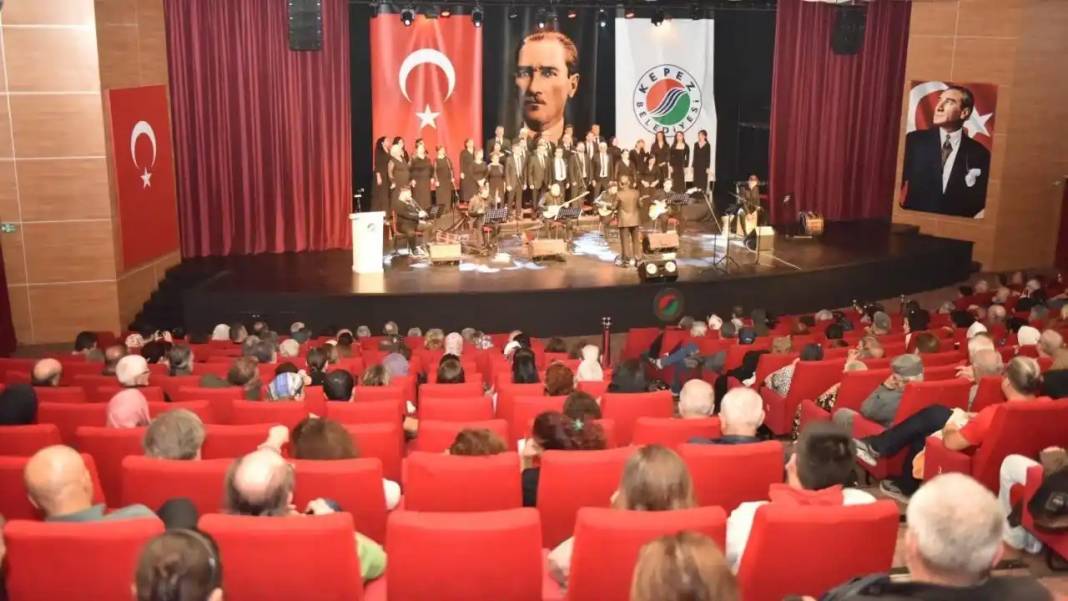 Antalya’da 40 Kişilik Koro Öğretmenler İçin Söyledi 2